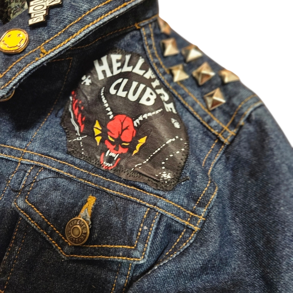 Like New Kids Punk Rock jacket!!! Size MD Several band patches and pyramids - Picture 7 of 10